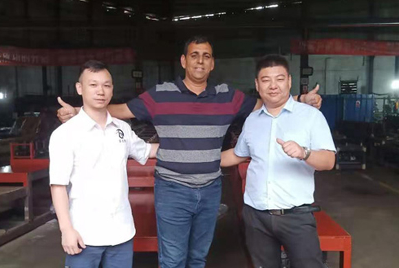 开云app登录入口_印度朋友采购全自动C型钢机