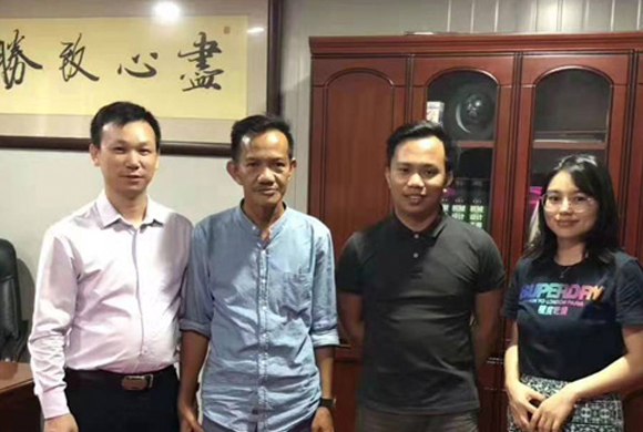 印尼客户直夸开云app登录入口_全自动C型钢机nice